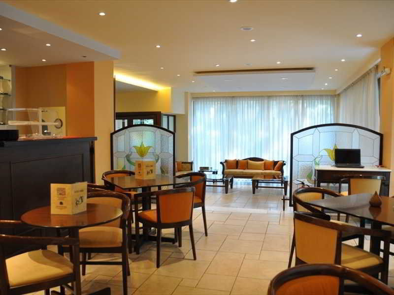 Hotel Chris Athene Buitenkant foto